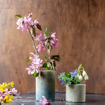 DIY-concrete-vases-flowers