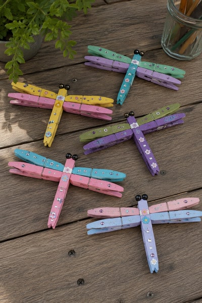 repurposed-clothes-pin-dragonflies-diy