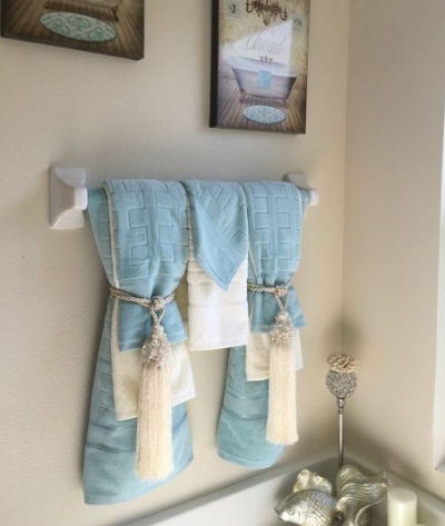 Hang and tie to make towel loops on a bar for displaying towels