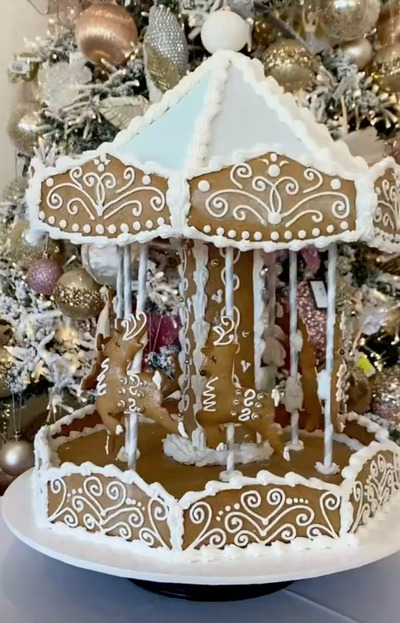 gingerbread-moving-carousel