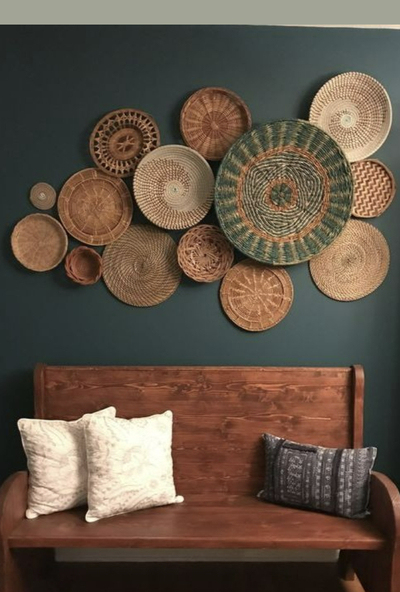 cool-boho-look-with-wall-baskets-living-room-wall-decor-ideas