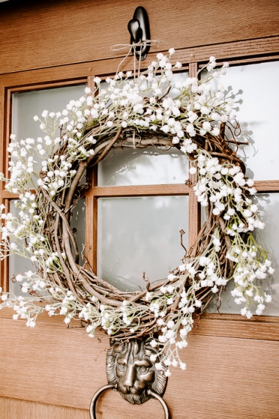 Make-a-Spring-floral-Wreath-for-your-Front-Door