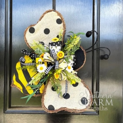 diy-door-hanger-bumblebee