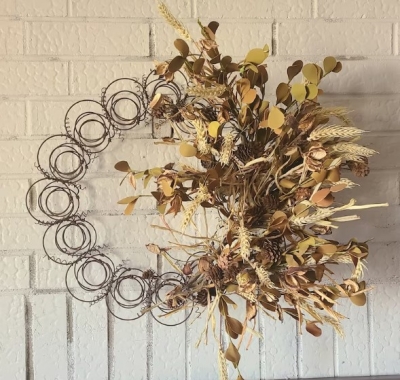 fall-bed-spring-wreath-sage-brown-cream