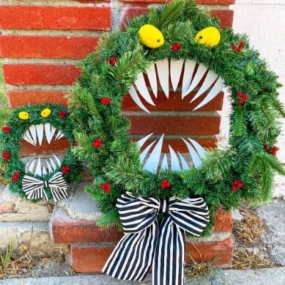 man-eating-wreaths-themed-decor