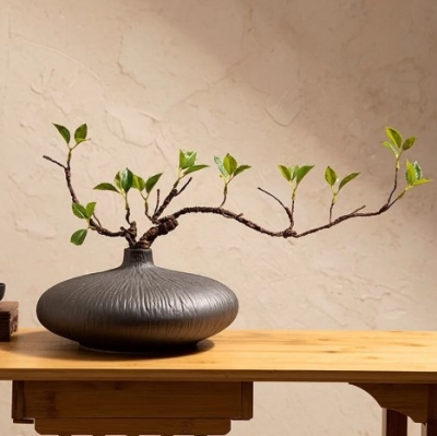 round-ikebana-vase-with-small-mouth