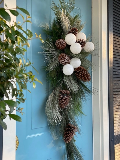ways-to-decorate-your-front-door