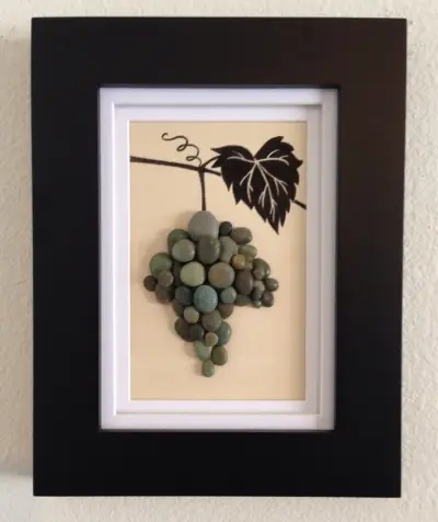 Pebble art, wine grapes