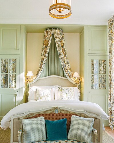 french-country-bedroom-with-pastel-green-accent-wall-bedroom-decor