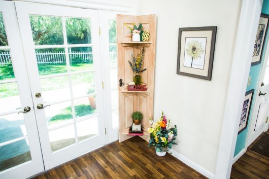 how-to-diy-corner-door-shelf