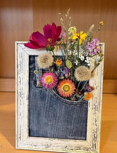 repurposed-old-jean-wall-art-flower-vaseJPG