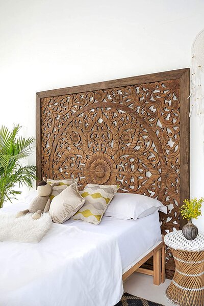 wood-craft-idea-carved-headboard-wall-mounted-wooden-panels-rustic-farmhouse