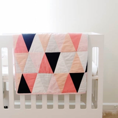 modern-ombre-bw-triangle-quilt-tutorial-pattern