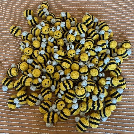 amigurumi-crochet-miniature-bees