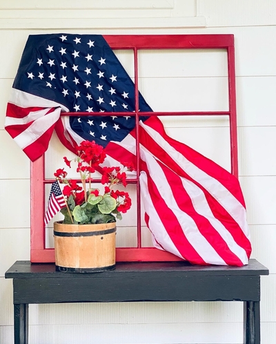 creative-flag-display