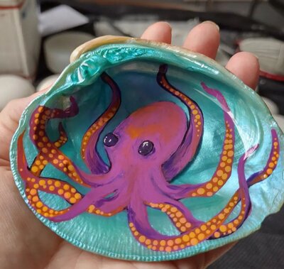 Encapsulated-Sea-Creature-on-Shell