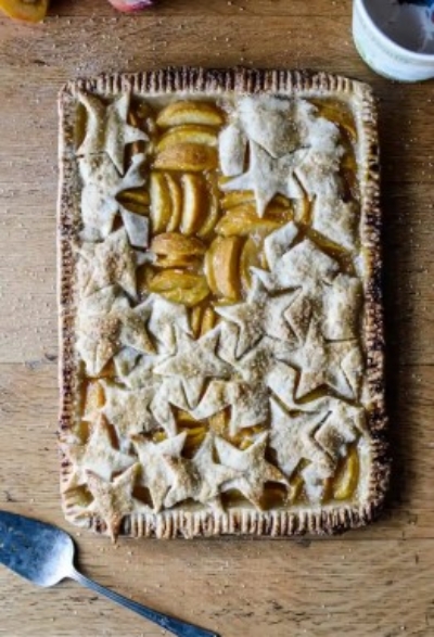 Fresh Peach Slab Pie with Buttery Nutmeg Crust