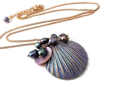 Iridescent-Hand-Painted-Gold-Seashell