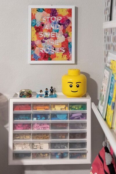 Toy-storage-for-playroom-using-clear-bins