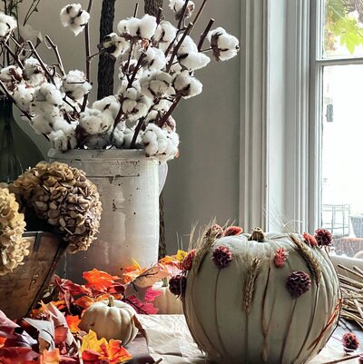 seasonal-style-pumpkin-craft-with-dried-flowers