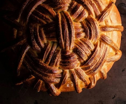 Basket bread art