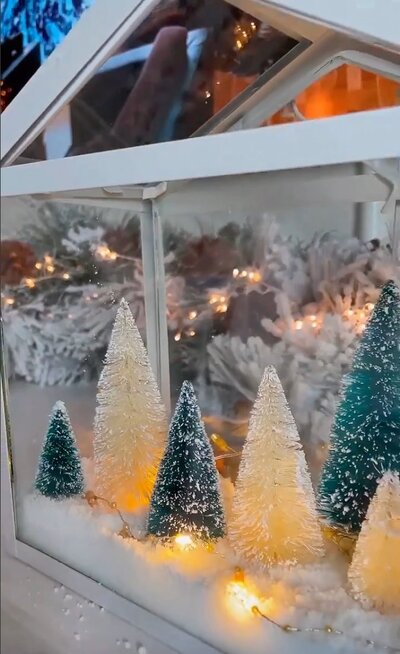 Beautiful-Christmas-village-in-greenhouse