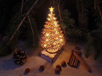 DIY-Christmas-tree-with-LED-lights