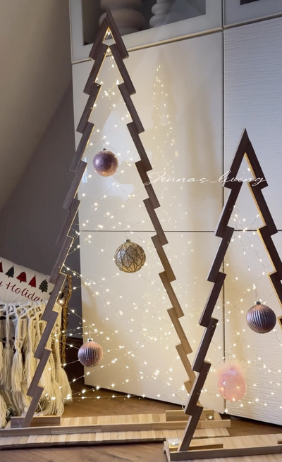 DIY-Rustic-Christmas-tree-with-ornaments-farmhouse