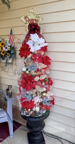 DIY-tomato-Cage-Christmas-Tree