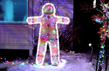 lighted-Gingerbread-man-yard-decoration
