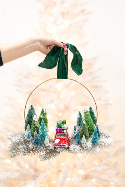 vintage-toy-car-christmas-tree-wreath