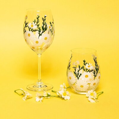 Daisy-Painted-Summer-Wine-Glasses