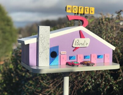 Motel-birdhouse