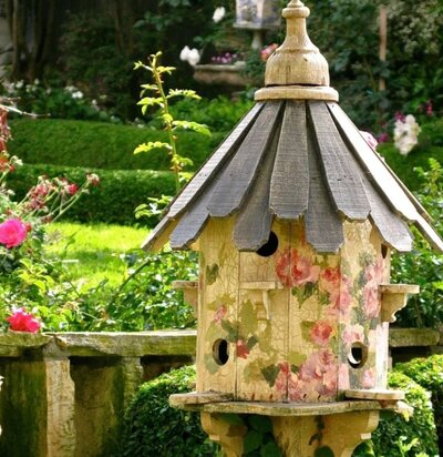 Painted-garden-on-birdhouse