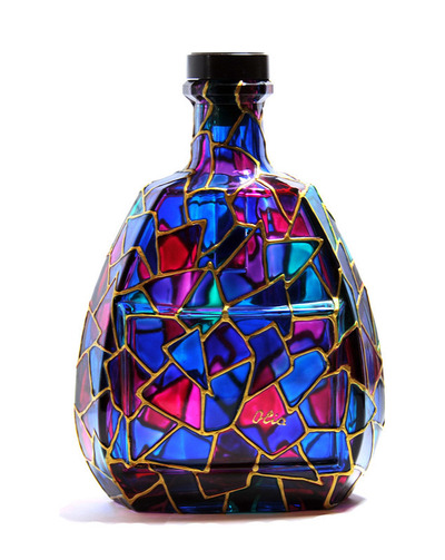 vibrant-geometric-glass-painting-on-bottle