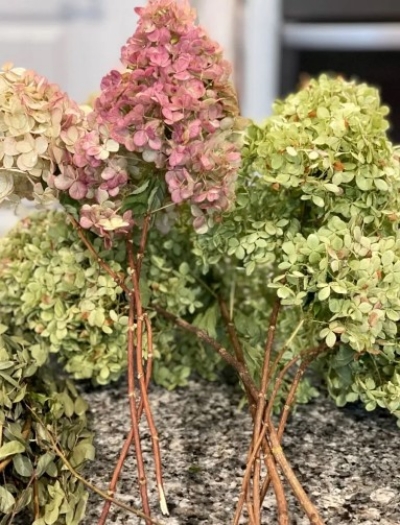 beautiful-diy-dried-flowers-in-a-wall-basket