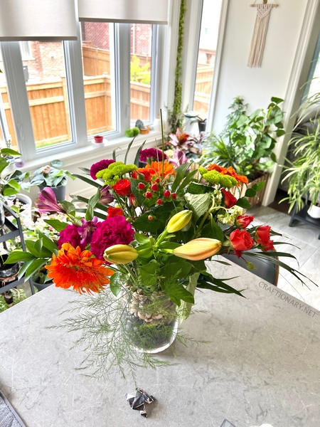 diy-glass-vase-diy-flower-vase-with-colorful-flowers-arrangement