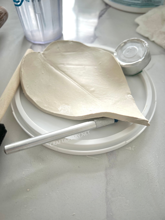 make-and-draw-leaf-shape-clay-plate