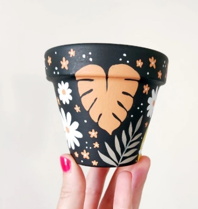 Monstera and flower black pot