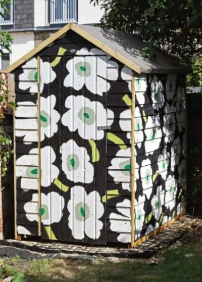 painting-a-shed-with-colour