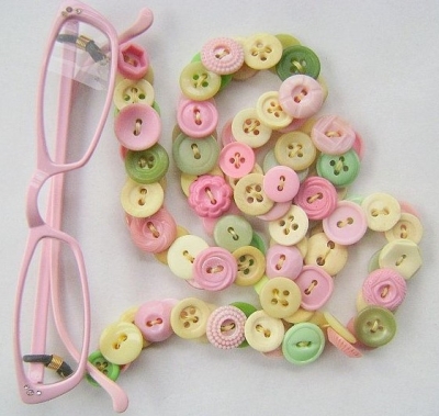 Button string holder eyeglasses strap