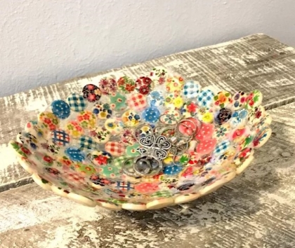 DIY Button Dish to hold keys, jewelry, or other small items.