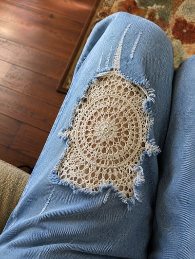 crochet-doily-patchwork-jeans-diy