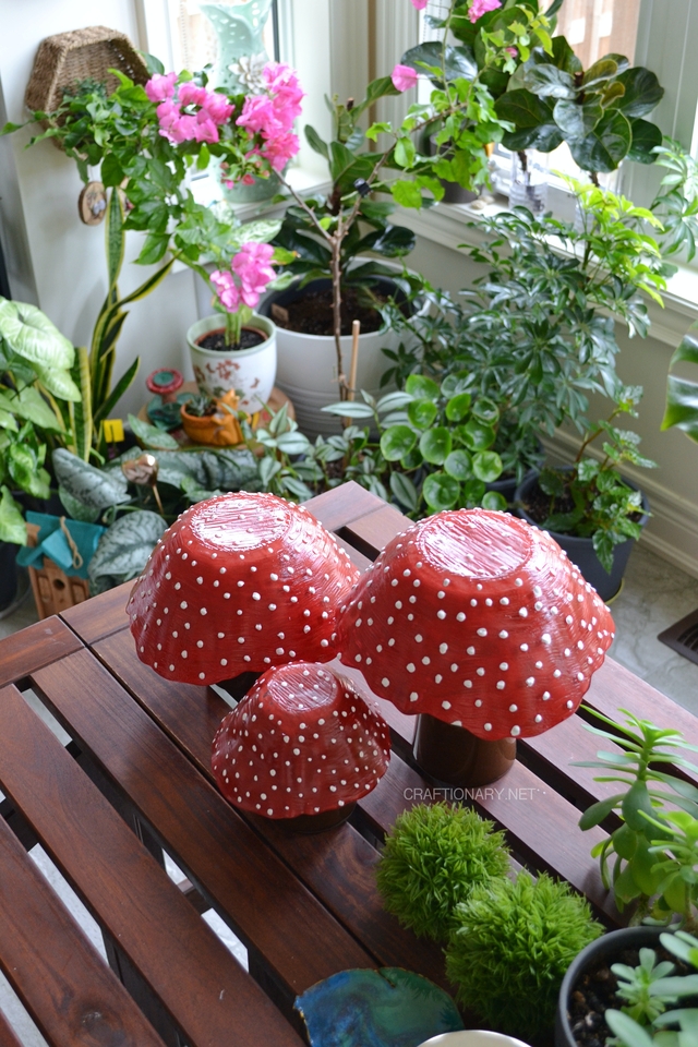 glass-mushrooms-home-decor