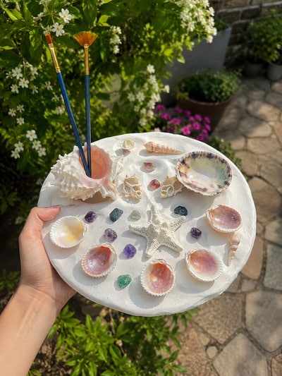 seashell-air-dry-clay-painting-palette-diy