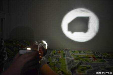 build-kids-projector-diy-shadow-show