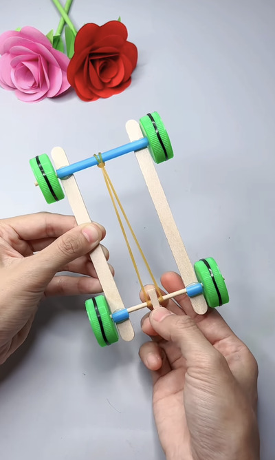 Creative-Child-recycle-car-for-race-boy-craft