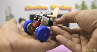 Glue-Gun-Monkey-interactive-bottle-cap-craft