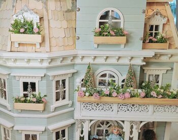 112-scale-Victorian-dollhouse