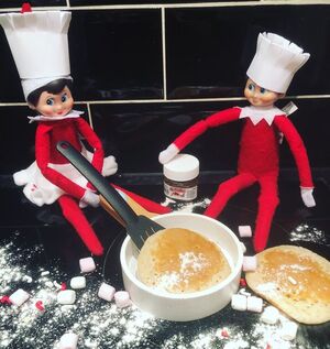 Chef-Elf-making-pancakes